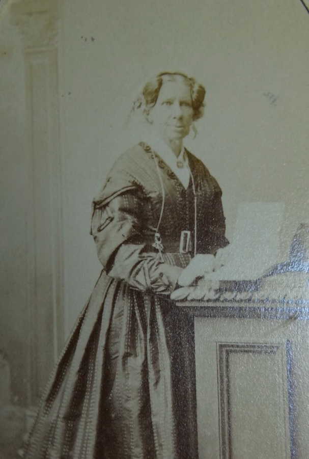https://upload.wikimedia.org/wikipedia/commons/c/c6/Caroline_Elizabeth_Newcomb.jpg