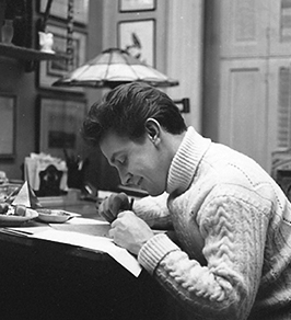 https://upload.wikimedia.org/wikipedia/en/4/45/Gray_Foy%2C_1955.jpg