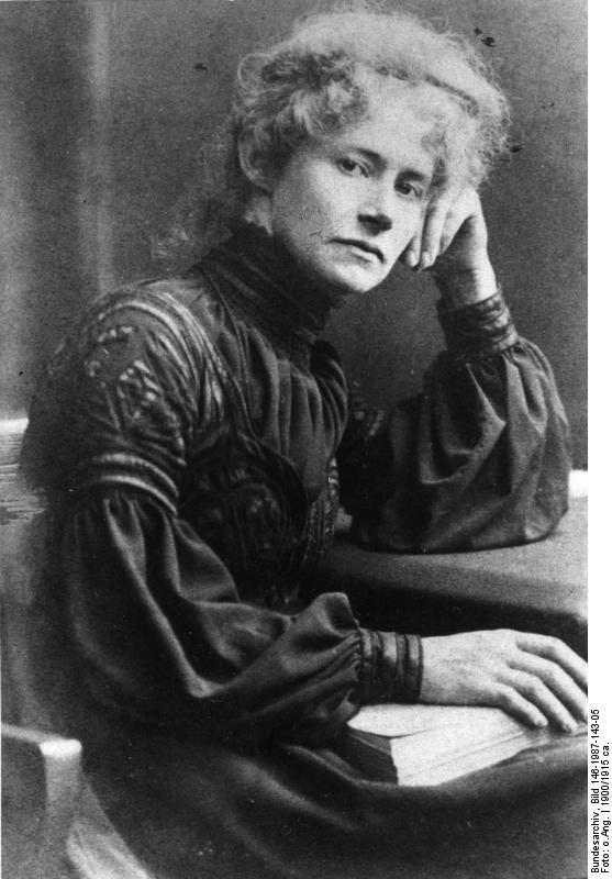 https://upload.wikimedia.org/wikipedia/commons/1/1b/Bundesarchiv_Bild_146-1987-143-05%2C_Lida_Gustava_Heymann.jpg