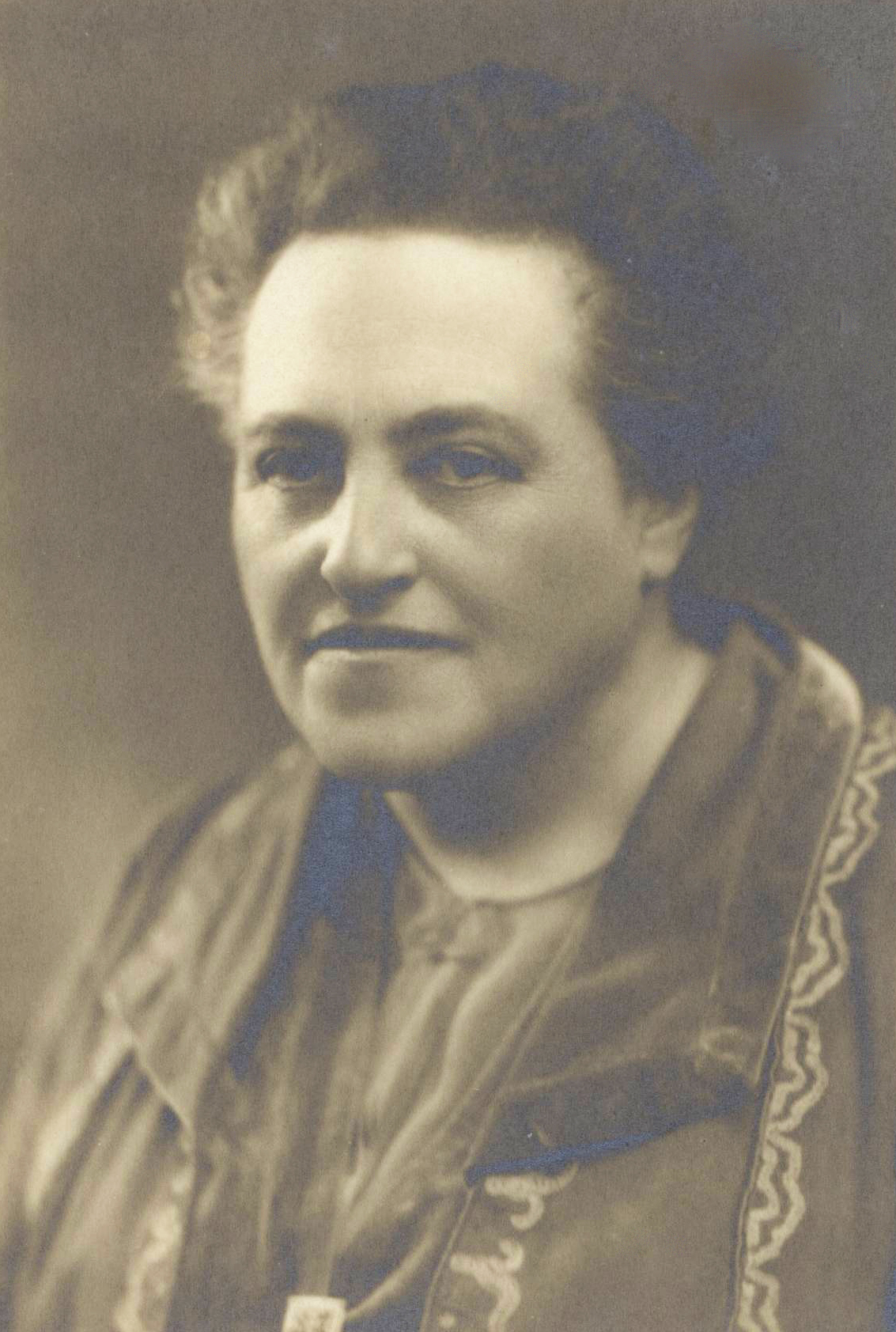 https://upload.wikimedia.org/wikipedia/commons/0/0b/Lilian_Helen_Montagu.jpg