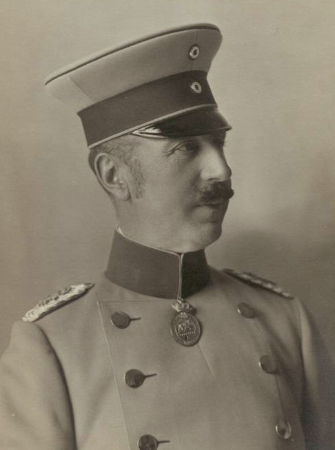 https://upload.wikimedia.org/wikipedia/en/e/ee/PrinceAribertAnhalt.jpg