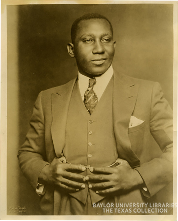 Jules Bledsoe Poses for a Photo | Looking for this type of h… | Flickr