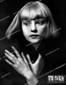 Iris Tree (27 January 1897 – 13 April 1968) English poet, actress and  artists' model, Stock Photo, Picture And Rights Managed Image. Pic.  MEV-10991728 | agefotostock