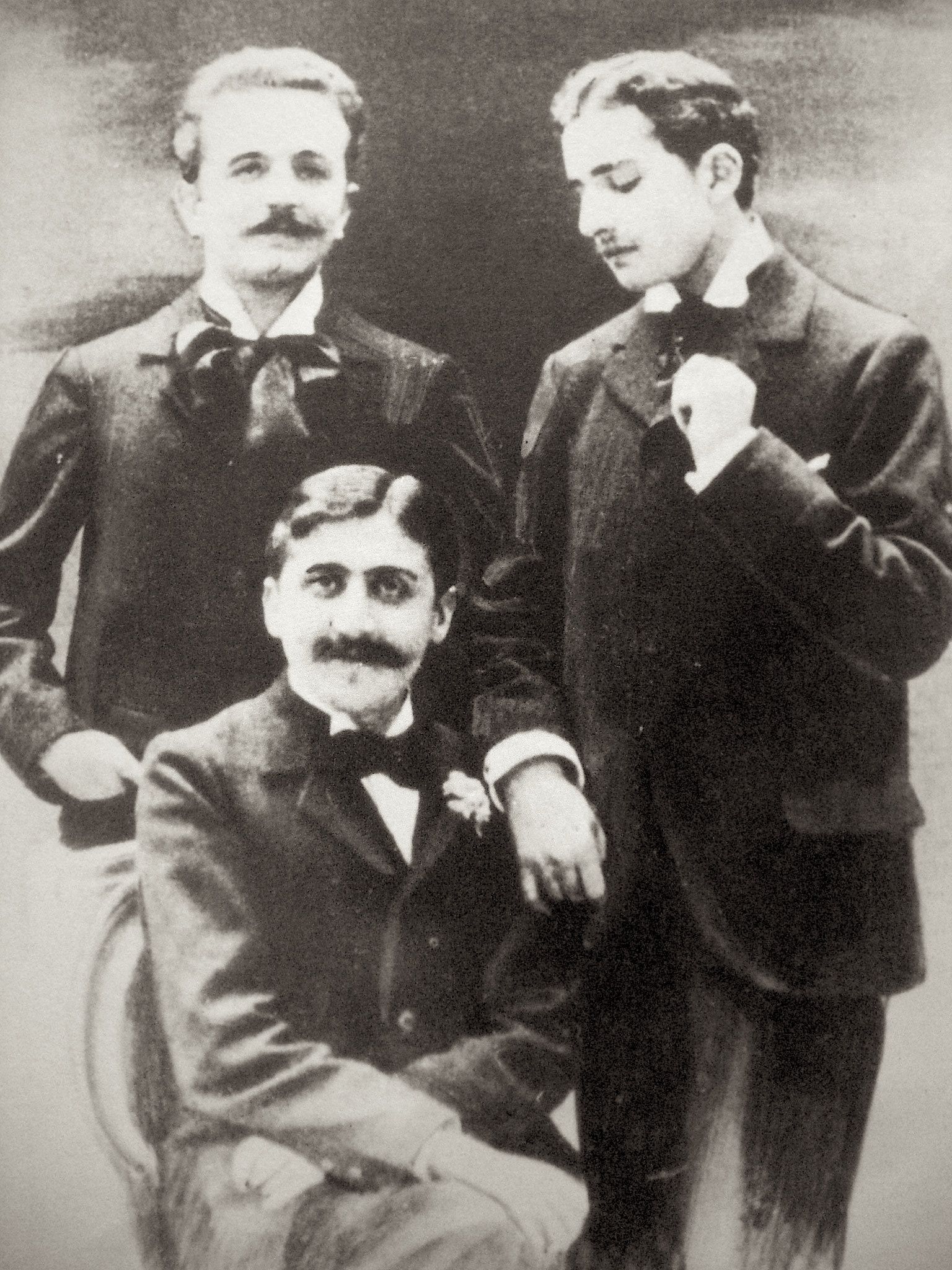 https://upload.wikimedia.org/wikipedia/commons/thumb/a/a2/Marcel_Proust_et_Lucien_Daudet.jpg/1536px-Marcel_Proust_et_Lucien_Daudet.jpg