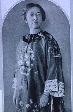 Harriet Monroe 1920.jpg