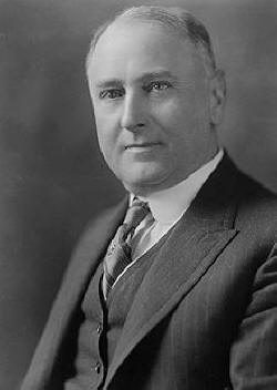 Harry Daugherty, bw photo portrait 1920.jpg