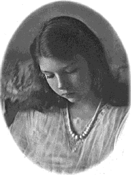 https://upload.wikimedia.org/wikipedia/commons/4/46/Elizabeth_Wade_White_at_age_18_in_1924_at_Westover_School.png