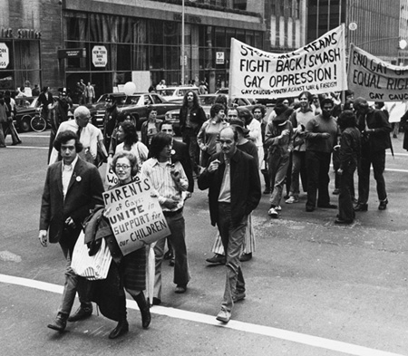 https://upload.wikimedia.org/wikipedia/en/1/19/Jeanne_Manford_marching_with_her_famous_sign_in_a_Pride_Parade_in_1972.jpg