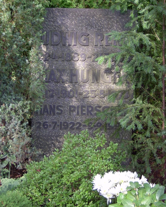 https://upload.wikimedia.org/wikipedia/commons/c/c0/Tombstone_Ludwig_Renn.jpg