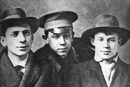 File:Рюрик Ивнев, Владимир Чернявский и Сергей Есенин в 1915 году.jpg