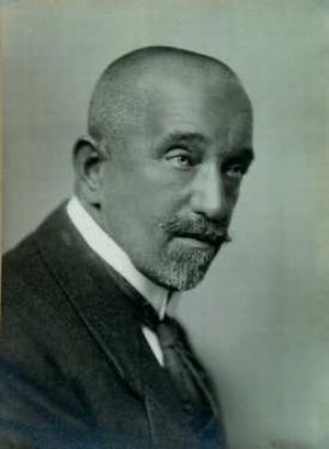 https://upload.wikimedia.org/wikipedia/commons/7/78/Jacob_Anton_Schorer_%281866_-_1957%29_-_portrait_-_LGBT_emancipator_-_founder_Nederlandsch_Wetenschappelijk_Humanitair_Komitee.jpg