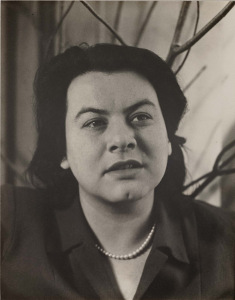 https://upload.wikimedia.org/wikipedia/en/8/88/Muriel_Rukeyser_by_Imogen_Cunningham%2C_1945.jpg