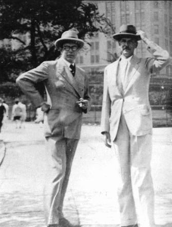 Geoffrey Scott and Cecil Pinsent in Battery Park, New York, August 1929. [Courtesy of Dr John Scott] 