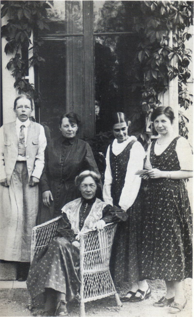 1920s feminists Left to right: Elisabeth Tamm, Ada Nilsson, Kerstin Hesselgren (sitting), Honorine Hermelin and Elin Wägner