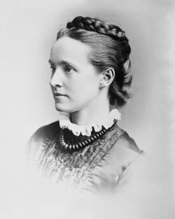 https://upload.wikimedia.org/wikipedia/commons/1/13/Millicent_Fawcett.jpg