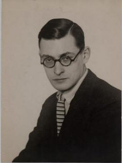 Raymond Queneau photo.jpg