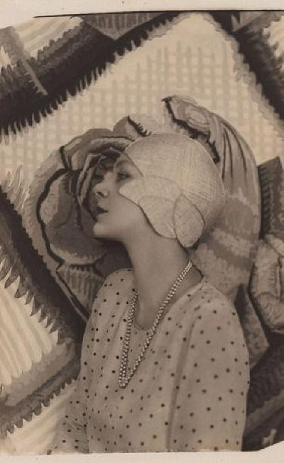 Image result for Doris Zinkeisen: New Idea portrait with patterned background (1929) by Harold Cazneaux