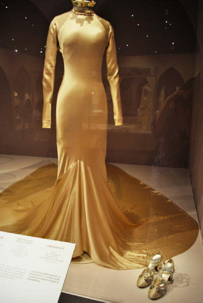 1934 wedding dress by Charles James for Baba Beaton.jpg