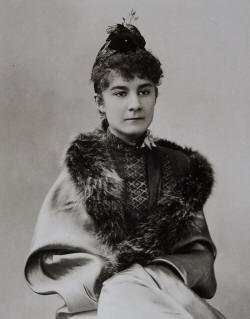 Marie de Régnier in 1889, photographed by Paul Nadar