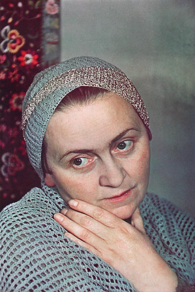 Adrienne Monnier, inclined head and hand on her chin, Paris, 1938 © Gisèle Freund