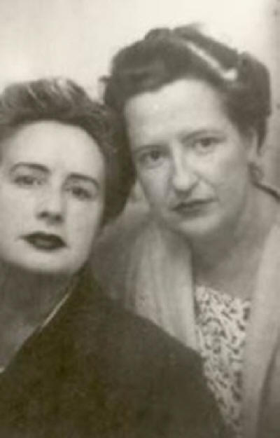 Carmen Conde and Amanda Junquera, 1940.jpg