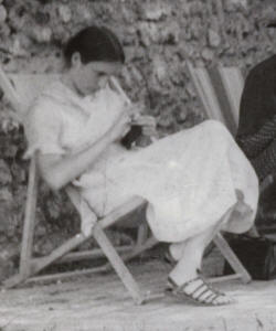 Angelica Garnett, Vanessa Bell, Clive Bell, Virginia Woolf, John Maynard Keynes and Lydia Lopokova at Monk's house (cropped).jpg