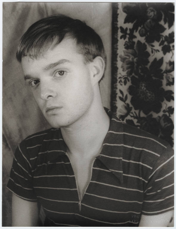 Truman_Capote_by_Carl_Van_Vechten_2.jpg